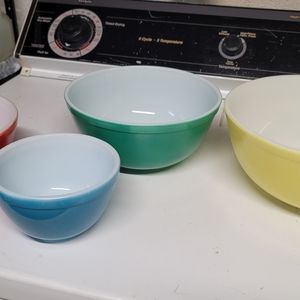 COPY - Pyrex Primary mixing bowls